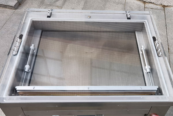 真空食品包裝機(jī)械實(shí)拍圖